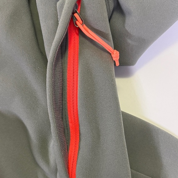 The North Face Women's Full Zip Ski Jacket - Picture 9 of 9